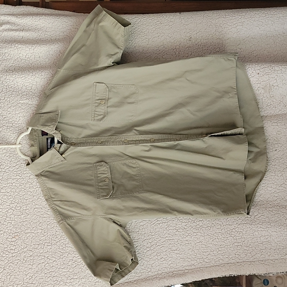 Men's button up short sleeve